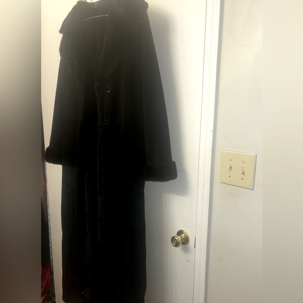 Beautiful heavy fur coat for the winter time 🧡